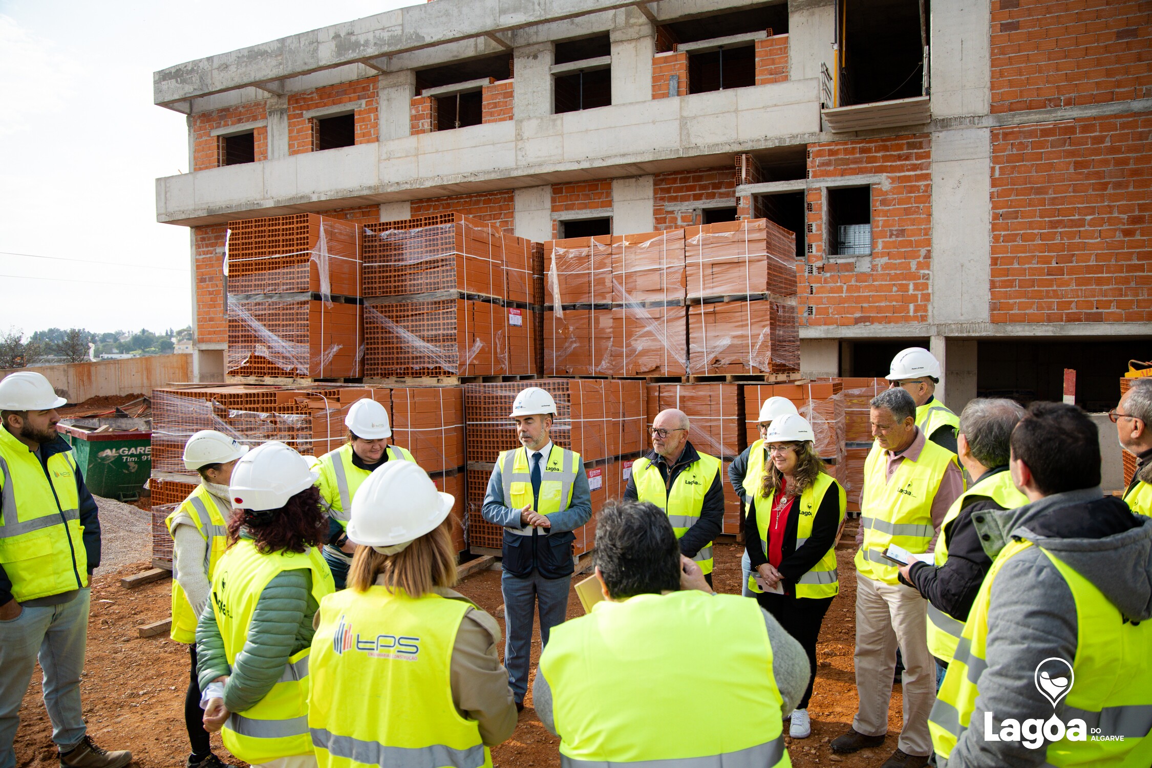 Visita às Obras no Concelho de Lagoa Contou com a Participação de Deputados da Assembleia Municip...